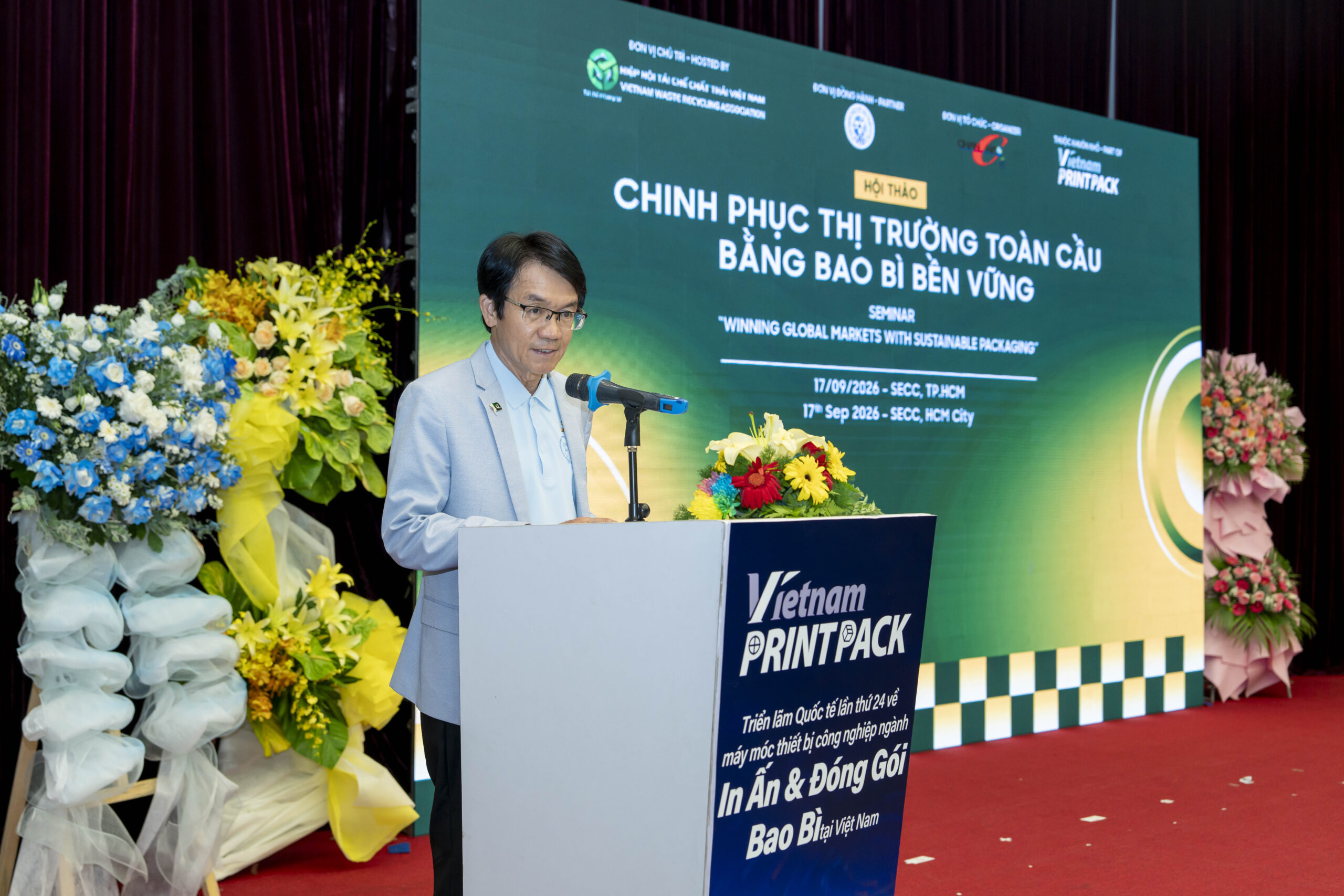 | Ông Trần Việt Anh - Chủ tịch Hiệp hội Tái chế chất thải Việt Nam chia sẻ khai mạc tại Hội thảo chuyên đề 2.